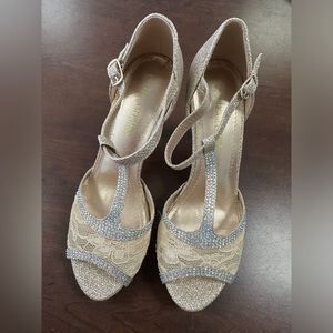 Women’s heels size 7